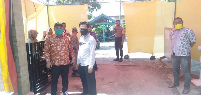 Rico Alviana sesaat sebelum lakukan penyemprotan di Kecamatan Barangin, Rabu (15/04)